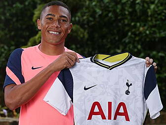 Tottenham sign Carlos Vinicius...
